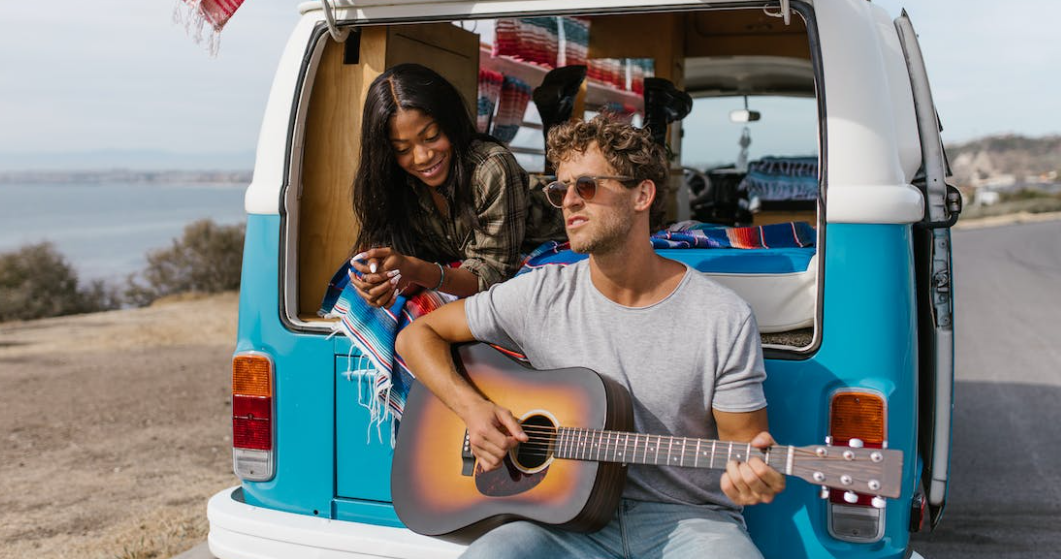 Cómo atraer a la chica de tus sueños con la guitarra