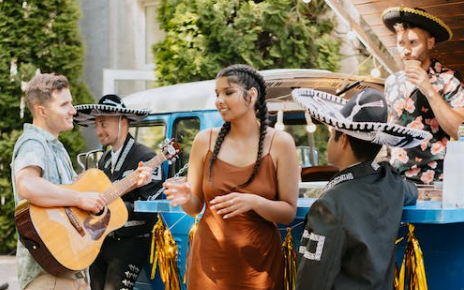 Cómo usar una guitarra para aprender sobre diferentes culturas e historias.