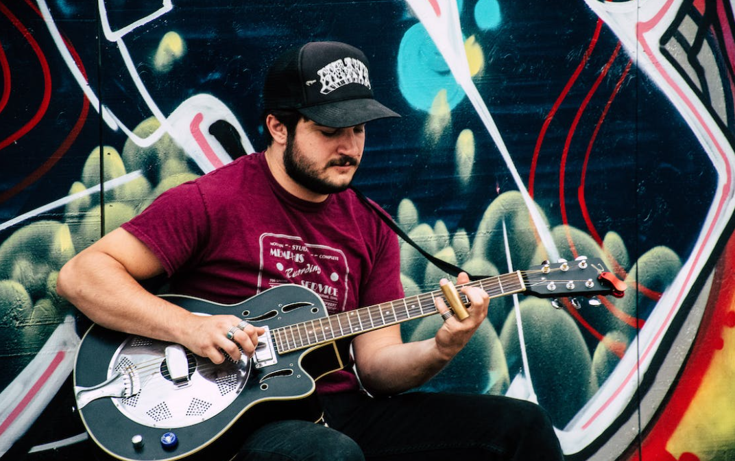 ¿Por qué tu forma de tocar la guitarra carece de emoción?