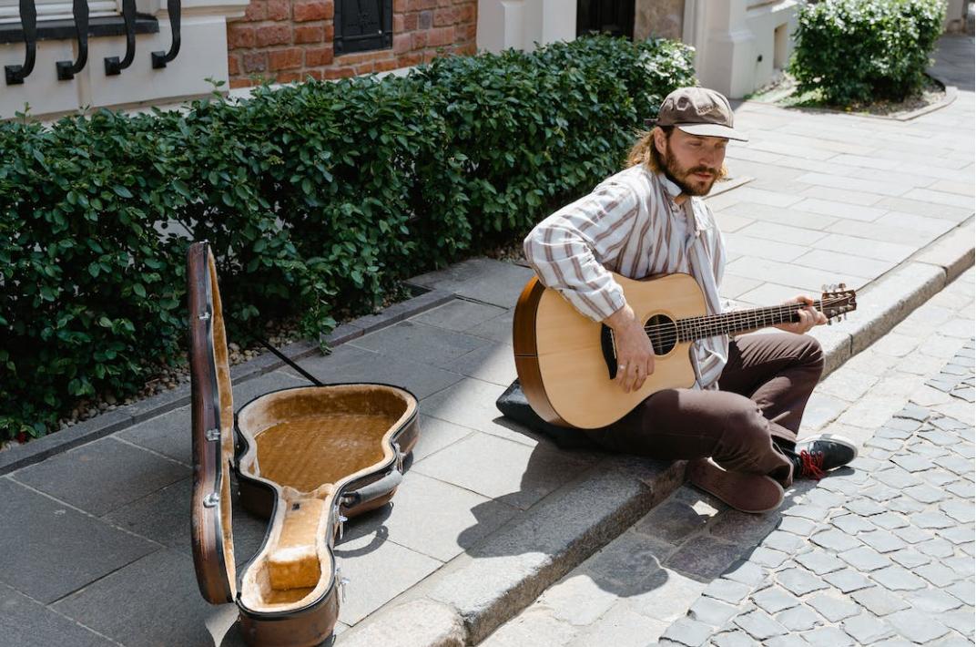 Recomendaciones de accesorios de guitarra: ¿Qué accesorios de guitarra necesitas para mejorar tu forma de tocar?