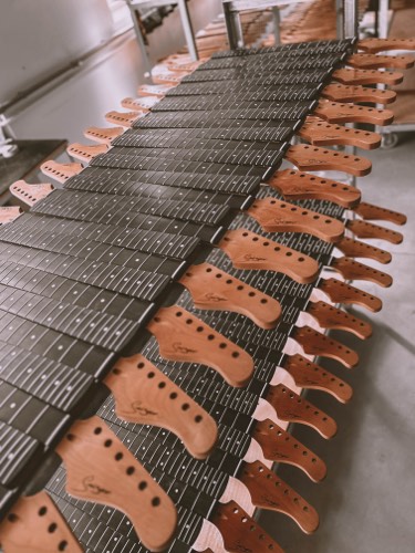 Cómo los minoristas pueden evaluar la calidad, la coherencia y la respuesta de los proveedores de guitarras