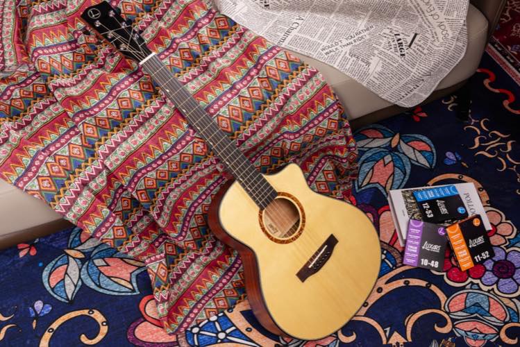 SMIGER y LUXARS: elegir la gama de guitarras adecuada para su mercado