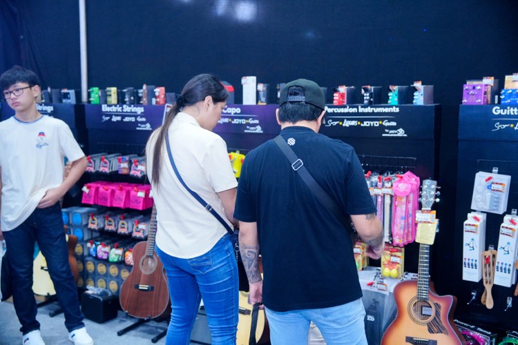Cómo los minoristas de guitarras pueden crear una gama de productos rentable por categoría y nivel de precios